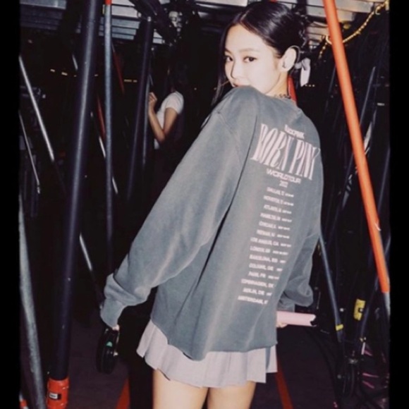 Authentic BLACKPINK Born Pink World Tour Crewneck - Picture 1 of 3